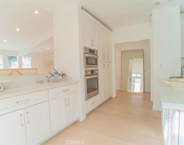 5179 Canoga Ave - Photo Thumbnail 6