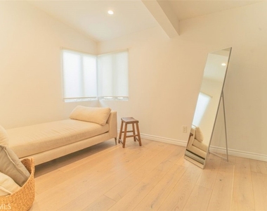 5179 Canoga Ave - Photo Thumbnail 12