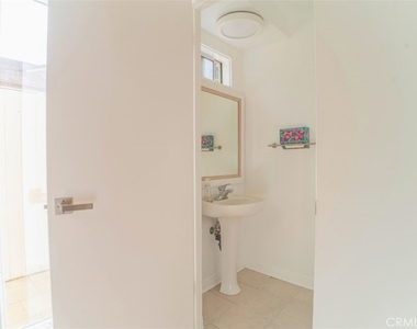 5179 Canoga Ave - Photo Thumbnail 9