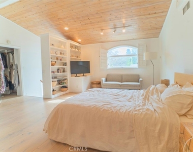 5179 Canoga Ave - Photo Thumbnail 13