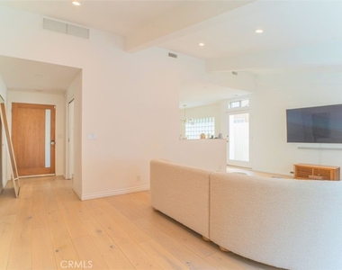 5179 Canoga Ave - Photo Thumbnail 5