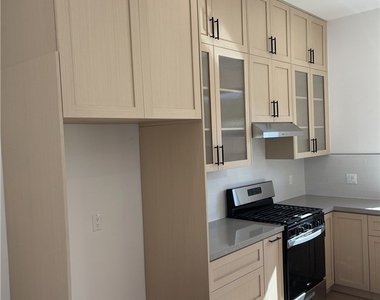 9626 Stonehurst Avenue - Photo Thumbnail 7