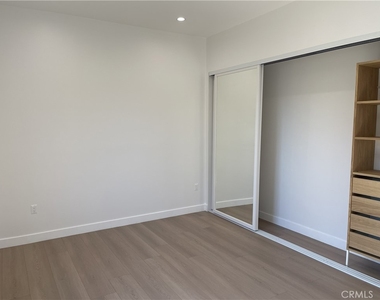9626 Stonehurst Avenue - Photo Thumbnail 18
