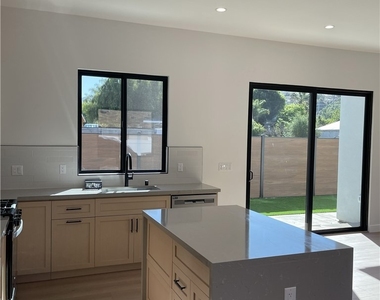 9626 Stonehurst Avenue - Photo Thumbnail 8