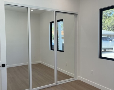 9626 Stonehurst Avenue - Photo Thumbnail 14