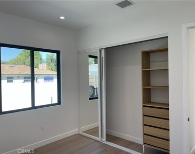 9626 Stonehurst Avenue - Photo Thumbnail 23