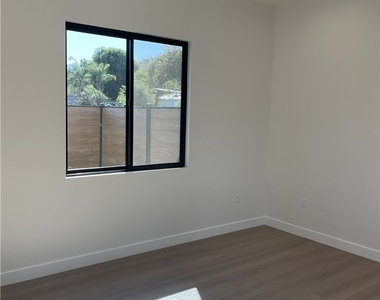 9626 Stonehurst Avenue - Photo Thumbnail 17