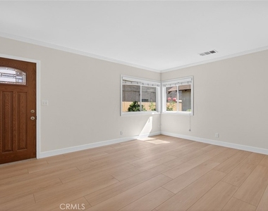 605-607 N Mar Vista Ave - Photo Thumbnail 2