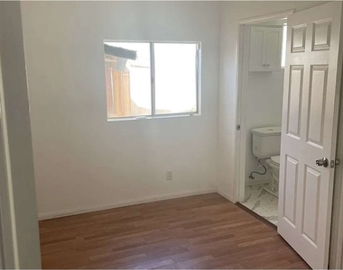 8724 Ruthelen Street - Photo Thumbnail 10