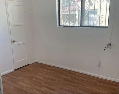 8724 Ruthelen Street - Photo Thumbnail 7