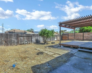 612 W 15th St - Photo Thumbnail 27