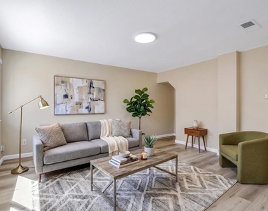 612 W 15th St - Photo Thumbnail 2