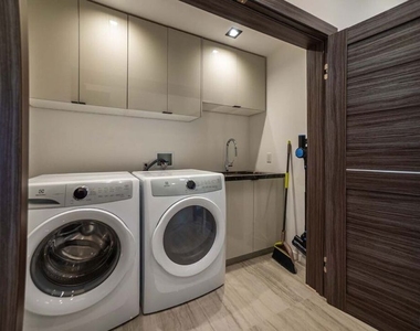 11658 Morrison Street - Photo Thumbnail 27