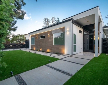 11658 Morrison Street - Photo Thumbnail 1