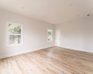 1519 W 30th Street - Photo Thumbnail 4