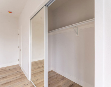 1519 W 30th Street - Photo Thumbnail 6