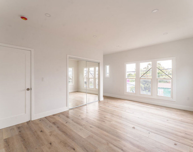 1519 W 30th Street - Photo Thumbnail 3