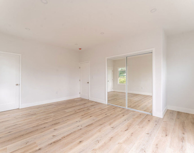 1519 W 30th Street - Photo Thumbnail 5