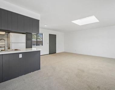 11924 Mayfield Avenue - Photo Thumbnail 5