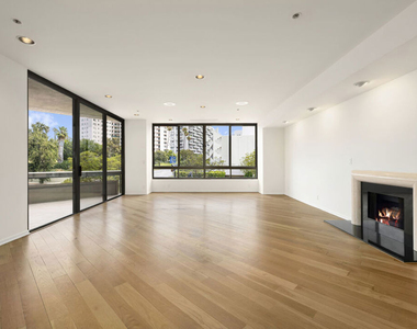 10430 Wilshire Boulevard - Photo Thumbnail 2