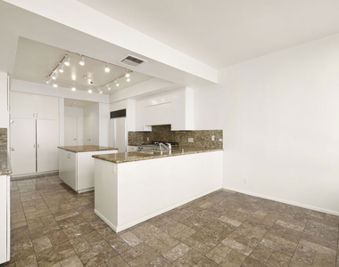10430 Wilshire Boulevard - Photo Thumbnail 8
