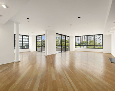 10430 Wilshire Boulevard - Photo Thumbnail 1
