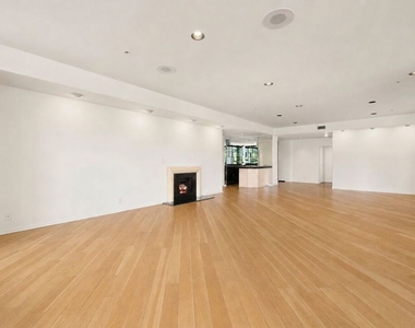 10430 Wilshire Boulevard - Photo Thumbnail 3