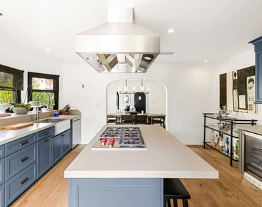 745 N Laurel Avenue - Photo Thumbnail 8