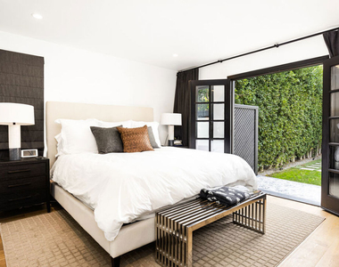 745 N Laurel Avenue - Photo Thumbnail 12