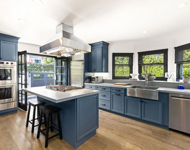 745 N Laurel Avenue - Photo Thumbnail 7