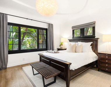 745 N Laurel Avenue - Photo Thumbnail 17