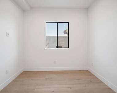 735 N Gramercy Place - Photo Thumbnail 10