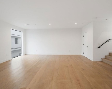 735 N Gramercy Place - Photo Thumbnail 4