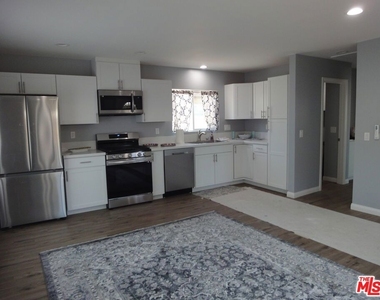 1151 Royal Avenue - Photo Thumbnail 4