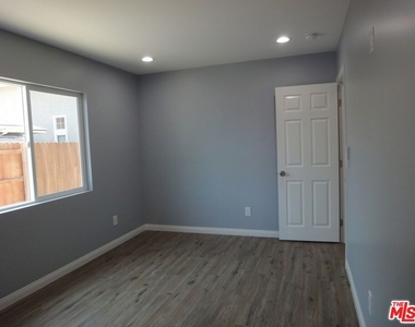 1151 Royal Avenue - Photo Thumbnail 9
