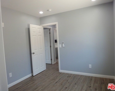 1151 Royal Avenue - Photo Thumbnail 11