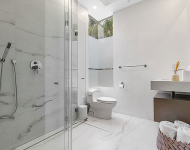 9405 Sierra Mar Place - Photo Thumbnail 43