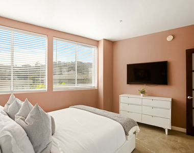8435 Franklin Avenue - Photo Thumbnail 43