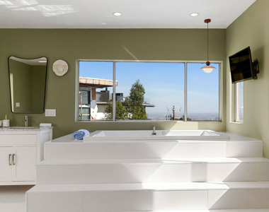 8435 Franklin Avenue - Photo Thumbnail 32