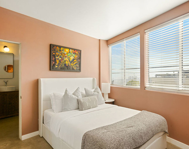 8435 Franklin Avenue - Photo Thumbnail 42