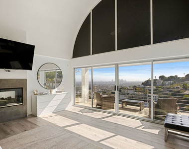 8435 Franklin Avenue - Photo Thumbnail 8