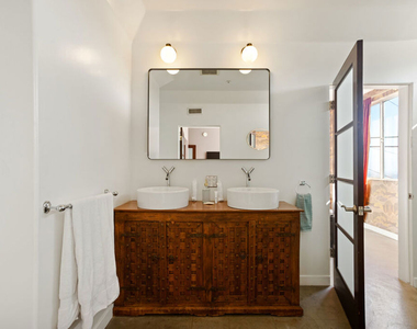 8435 Franklin Avenue - Photo Thumbnail 44