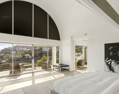 8435 Franklin Avenue - Photo Thumbnail 9