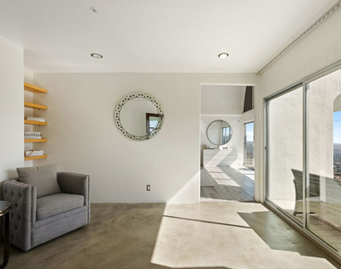 8435 Franklin Avenue - Photo Thumbnail 16
