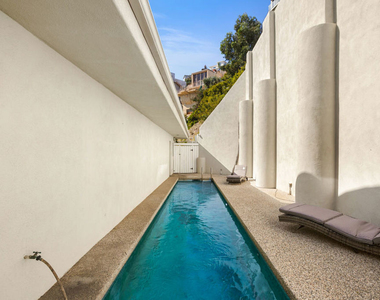 8435 Franklin Avenue - Photo Thumbnail 34