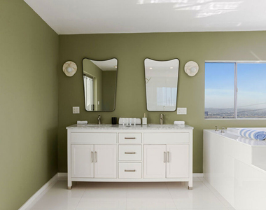 8435 Franklin Avenue - Photo Thumbnail 33