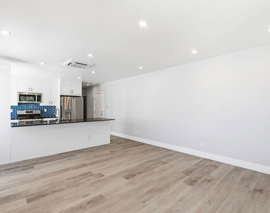 224 N New Hampshire Avenue - Photo Thumbnail 13