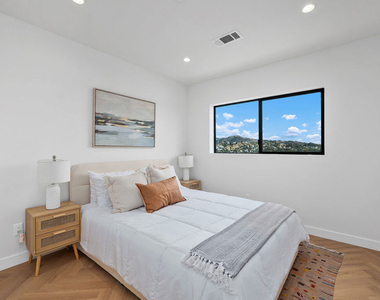 2043 Paramount Drive - Photo Thumbnail 6