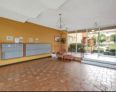 855 Victor Avenue - Photo Thumbnail 14