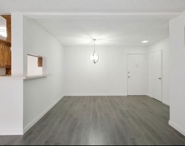 855 Victor Avenue - Photo Thumbnail 5